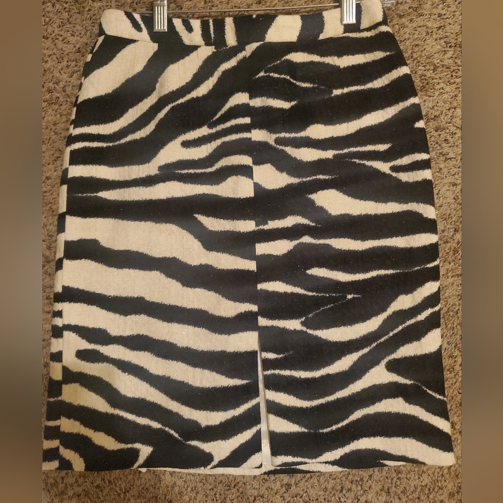 Dries Van Noten Zebra Patterned Skirt in Black and Cream - Picture 7 of 8